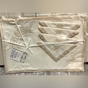 NWT Vintage placements and napkins from Home Beautiful Creations by Vicki